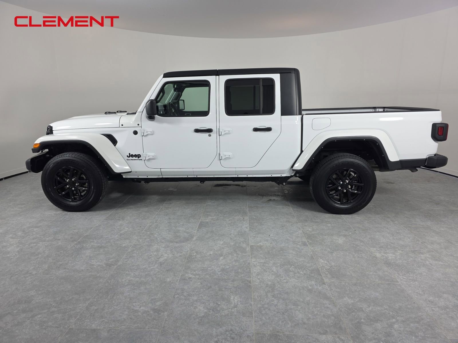 Used 2022 Jeep Gladiator Sport image 4