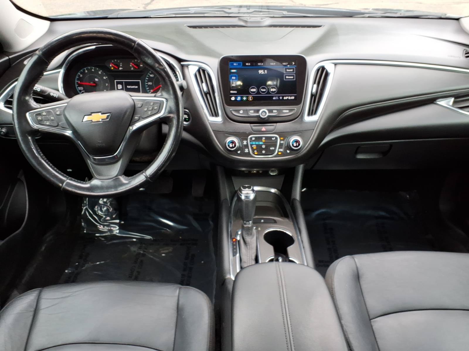 Used 2019 Chevrolet Malibu LT w/ Leather Package FWD image 7