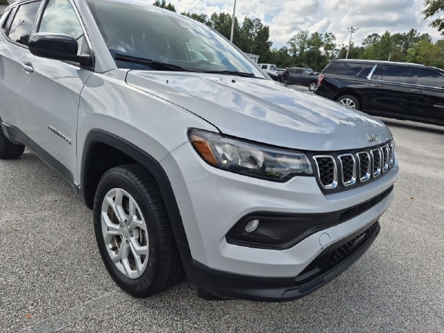 Used 2024 Jeep Compass Latitude AWD/4WD image 9
