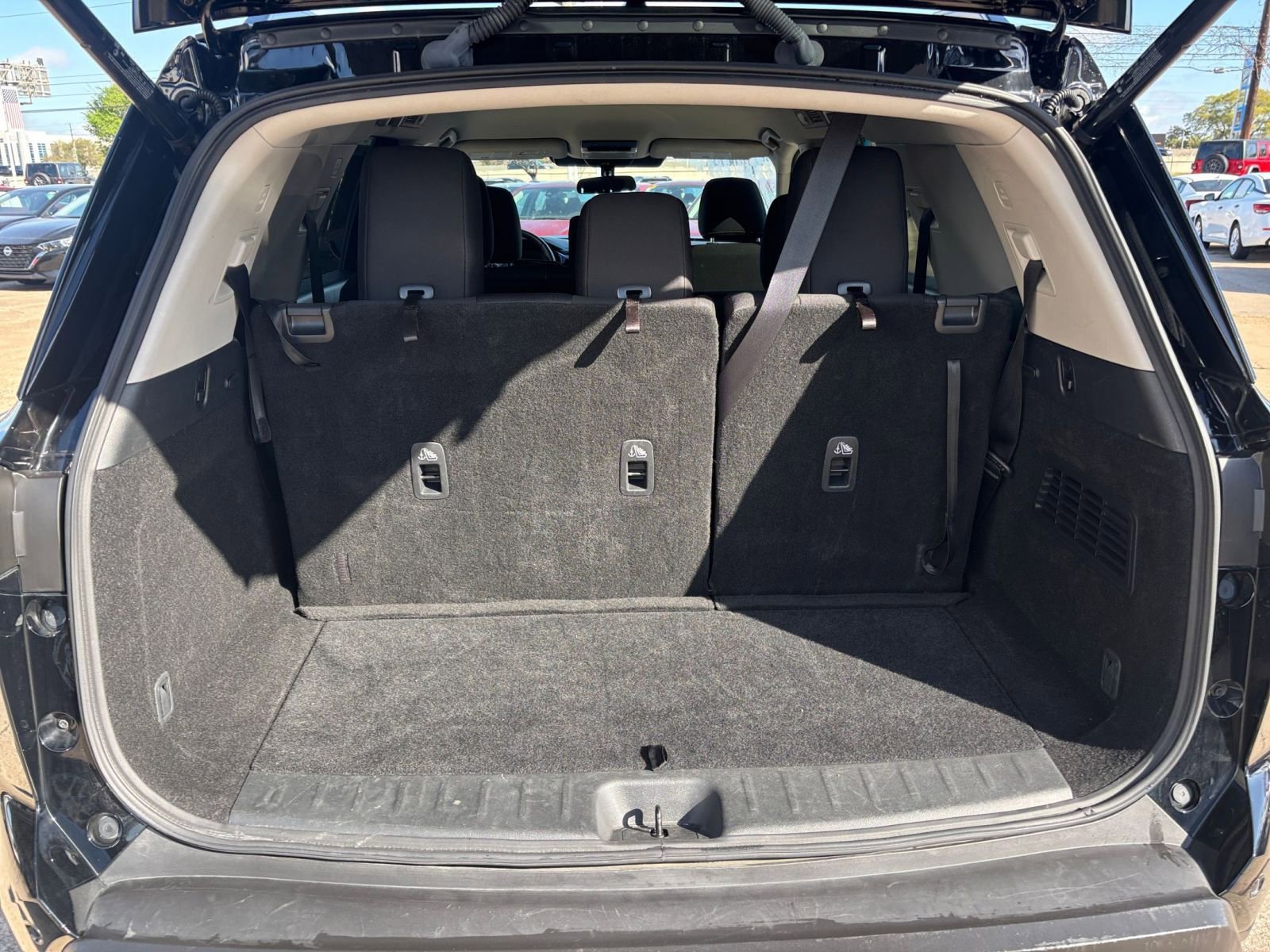 Used 2025 Nissan Pathfinder SV image 34