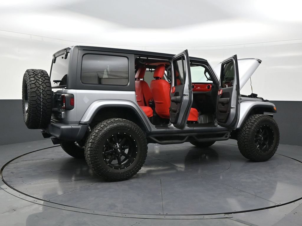 Used 2018 Jeep Wrangler Unlimited Sahara w/ Cold Weather Group image 28