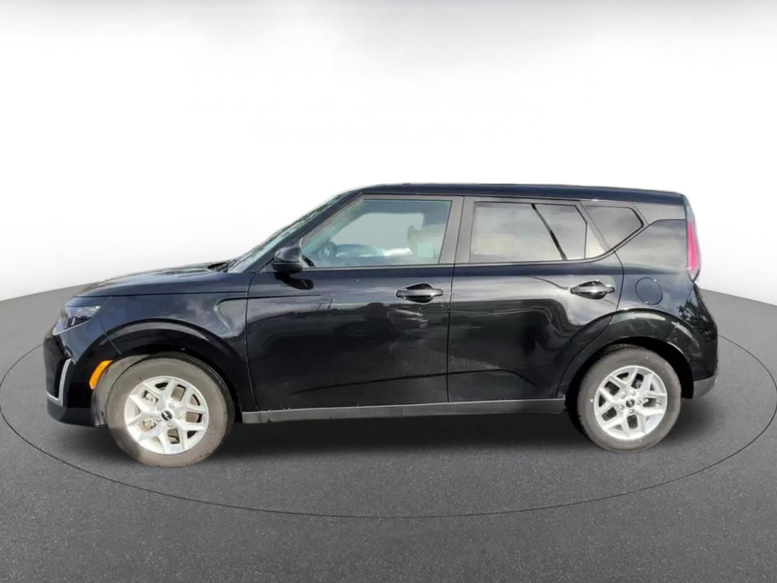 Used 2025 Kia Soul LX w/ LX Technology Package image 9