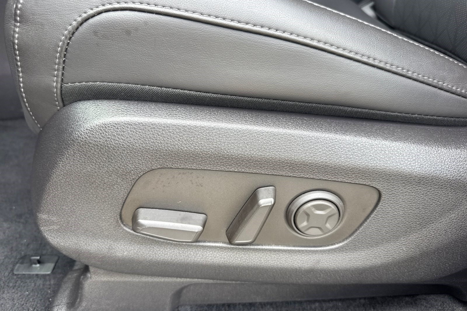 Used 2026 Kia Carnival FWD image 15