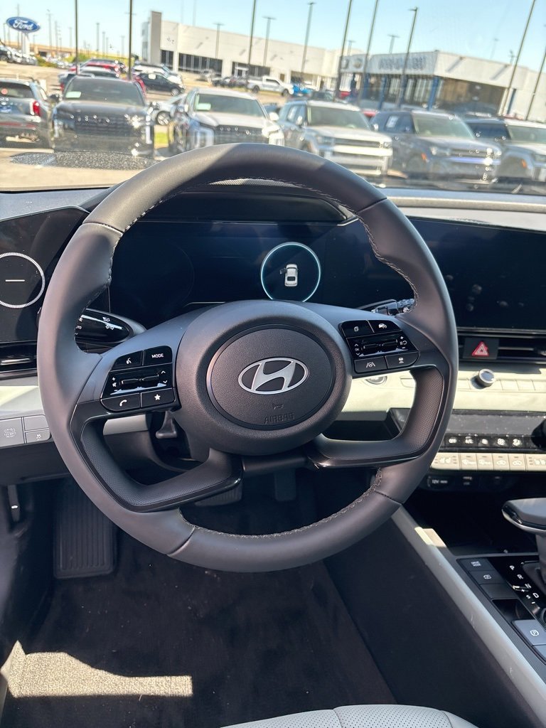 New 2025 Hyundai Elantra Limited image 10
