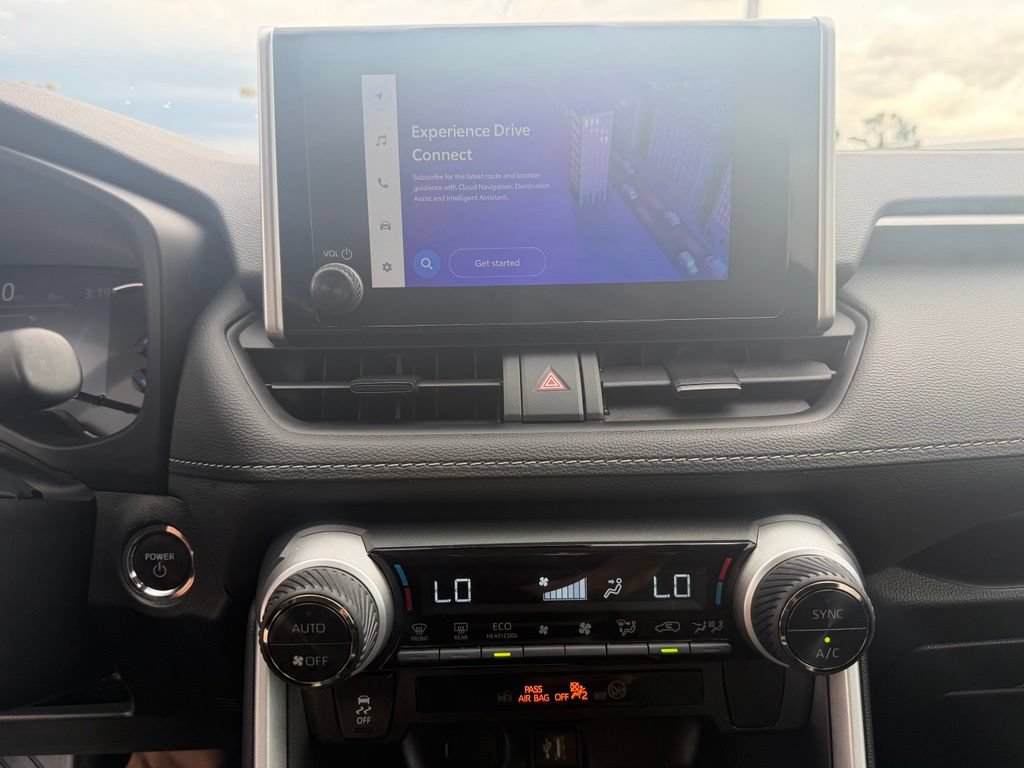 Used 2025 Toyota RAV4 XLE AWD/4WD image 14
