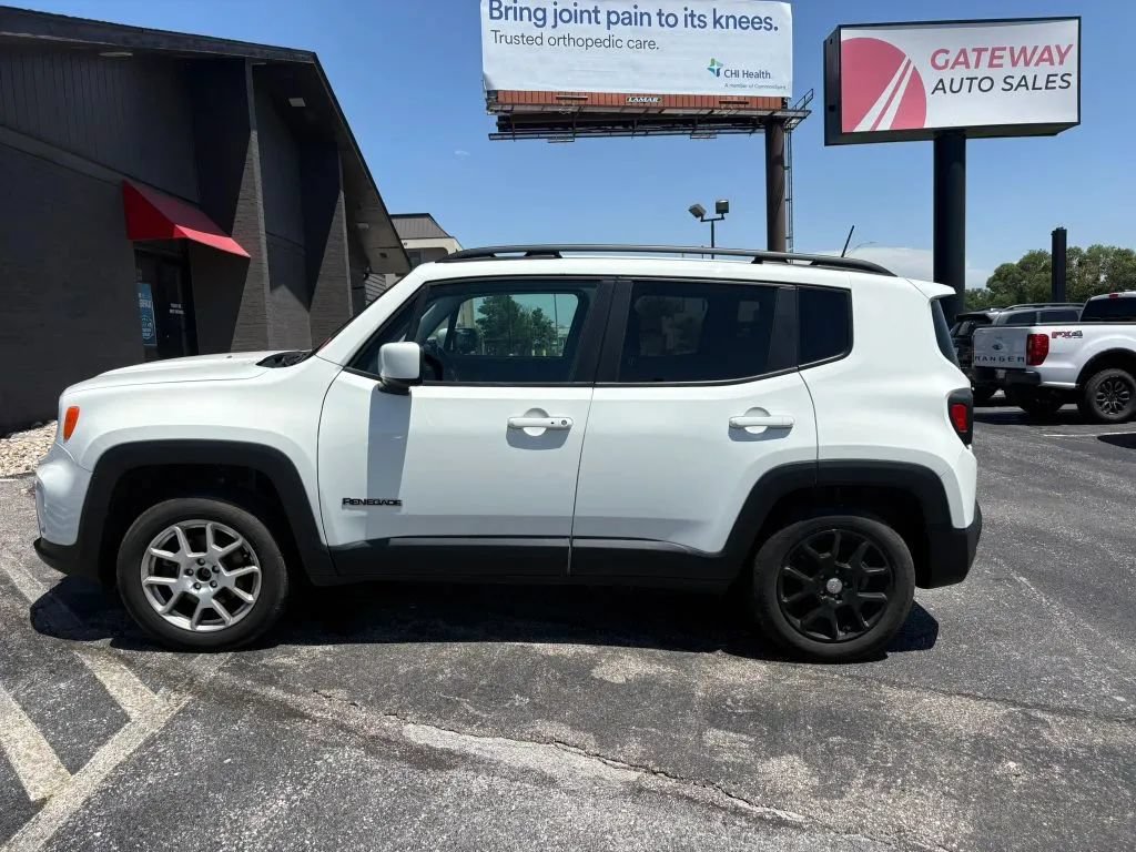 Used 2019 Jeep Renegade Latitude w/ Cold Weather Group AWD/4WD image 2