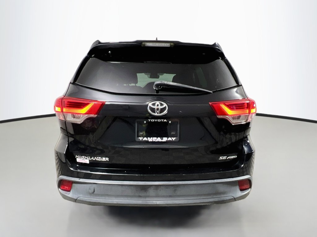 Used 2018 Toyota Highlander SE w/ Carpet Mat Package (TMS) AWD/4WD image 4