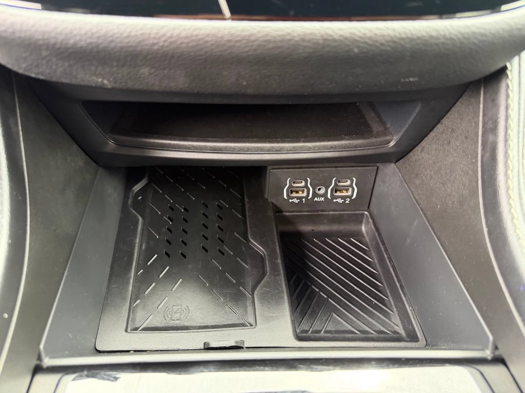 Used 2025 Chrysler Pacifica Limited FWD image 26