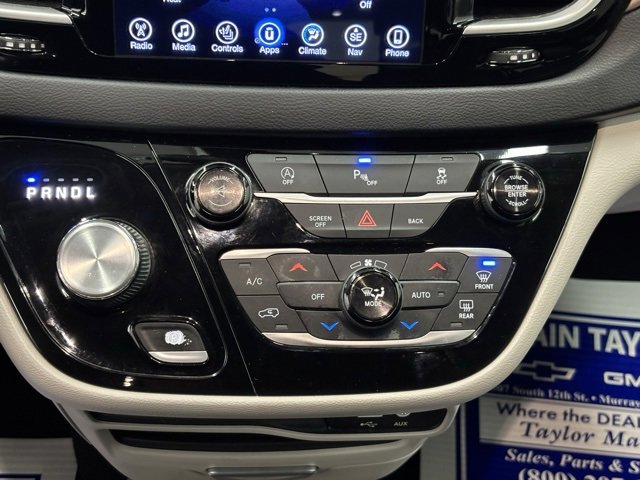 Used 2017 Chrysler Pacifica Touring-L image 28