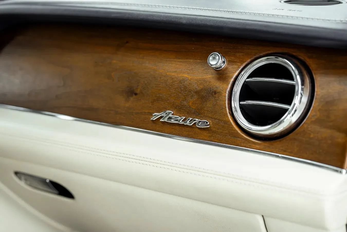 Used 2023 Bentley Bentayga AWD/4WD image 30
