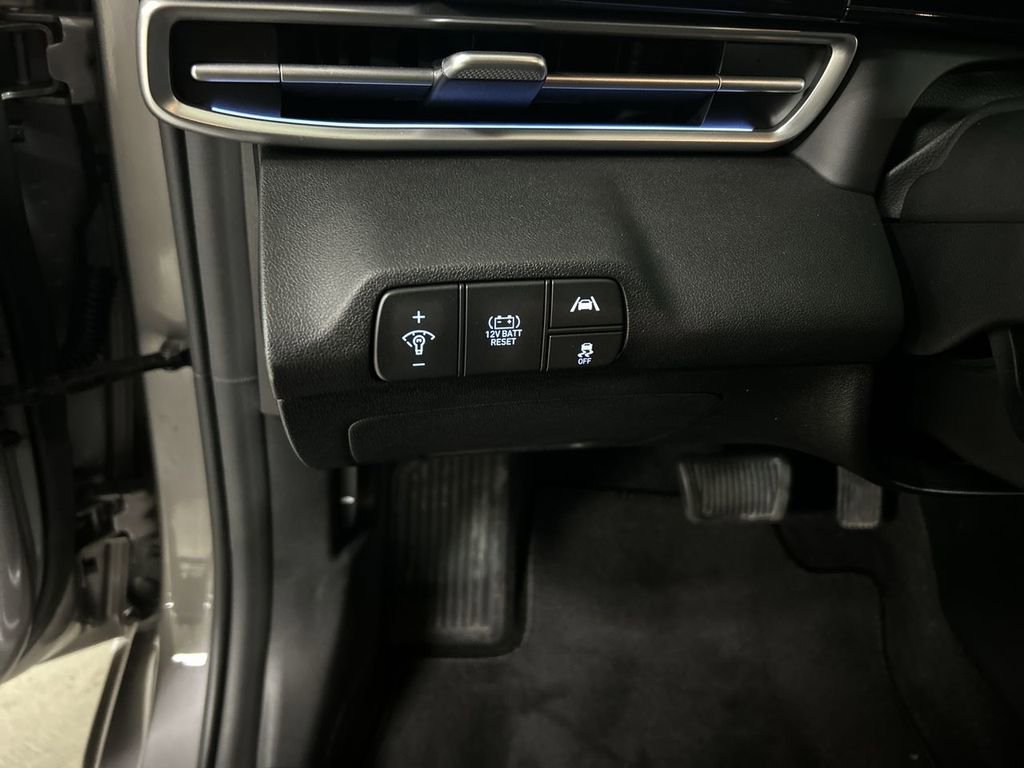 Used 2021 Hyundai Elantra Limited image 17