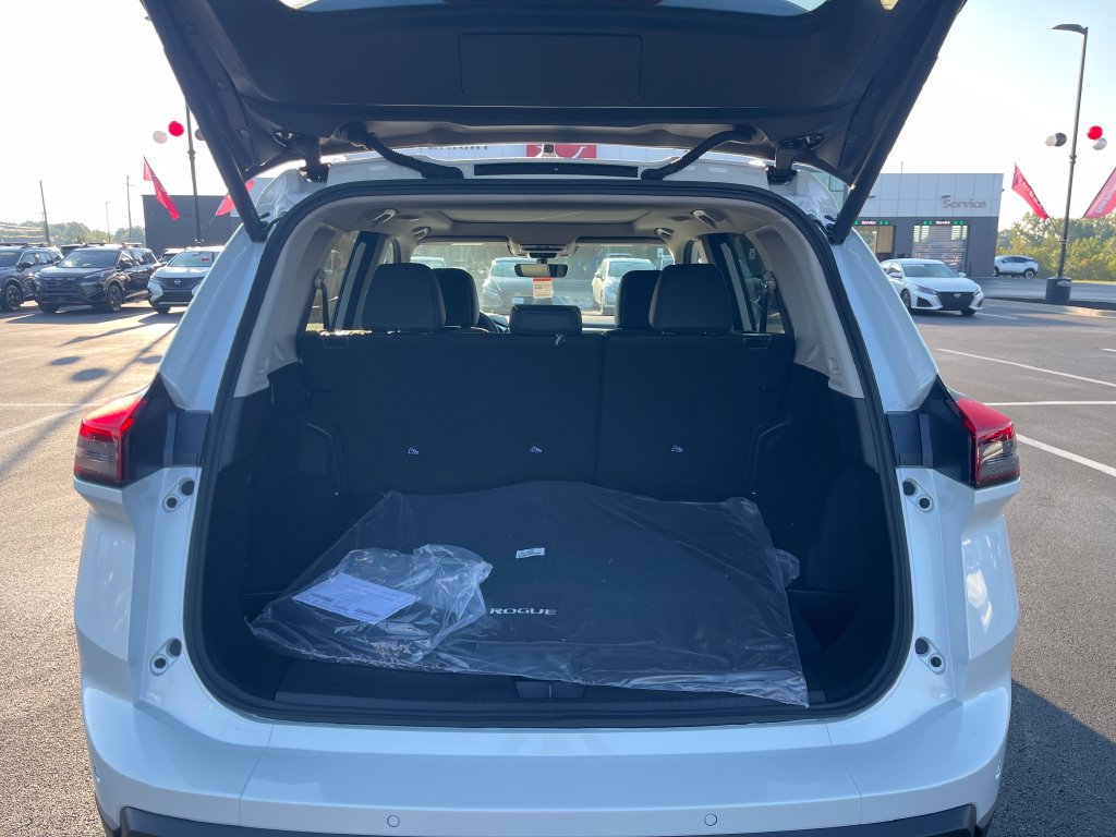 New 2026 Nissan Rogue Dark Armor AWD/4WD image 9