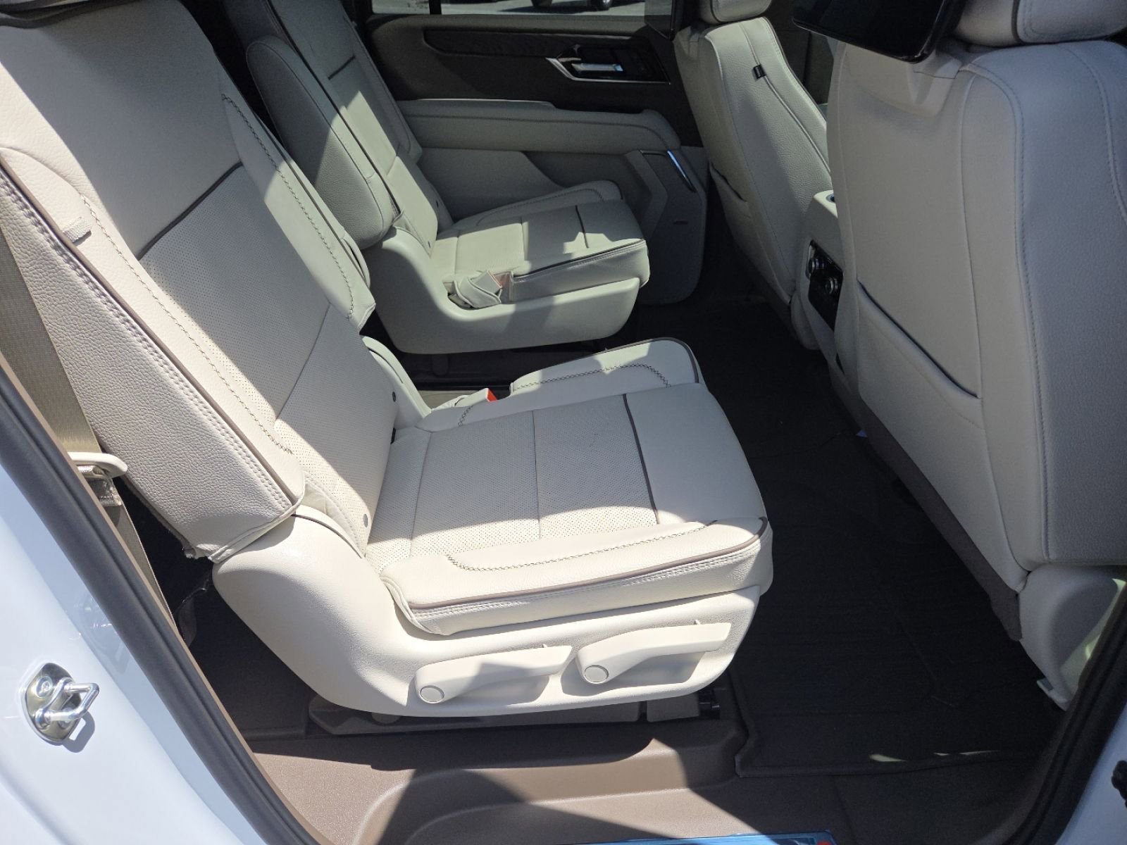 New 2026 GMC Yukon XL Denali w/ Denali Reserve Package AWD/4WD image 30