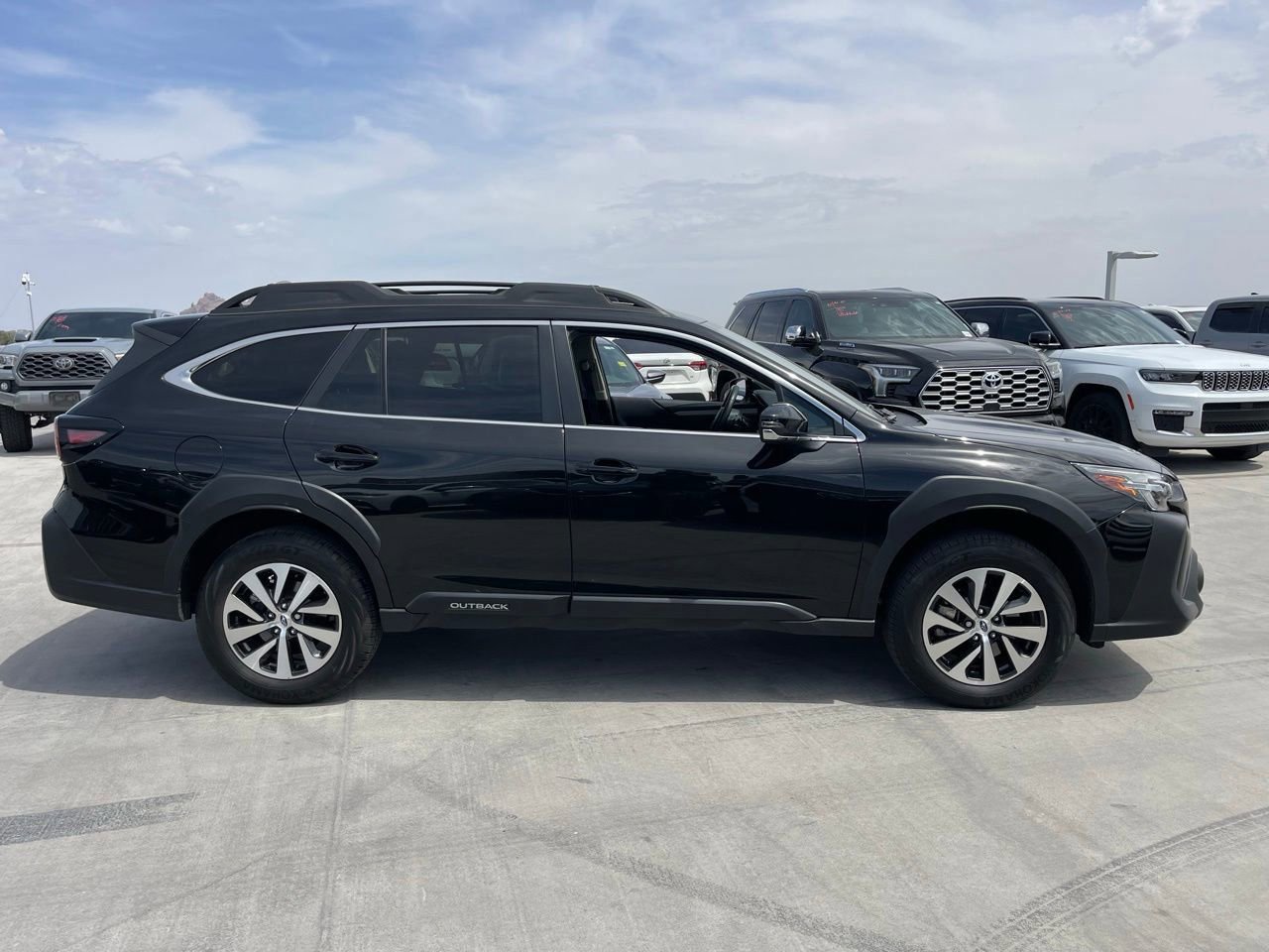 Used 2024 Subaru Outback Premium AWD/4WD image 3