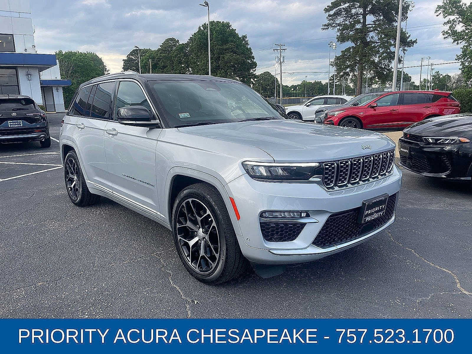 Used 2022 Jeep Grand Cherokee Summit AWD/4WD image 2