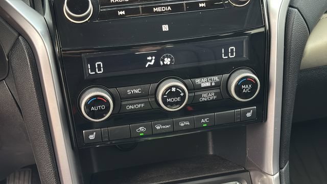 Used 2022 Subaru Ascent Limited w/ Technology Package AWD/4WD image 16