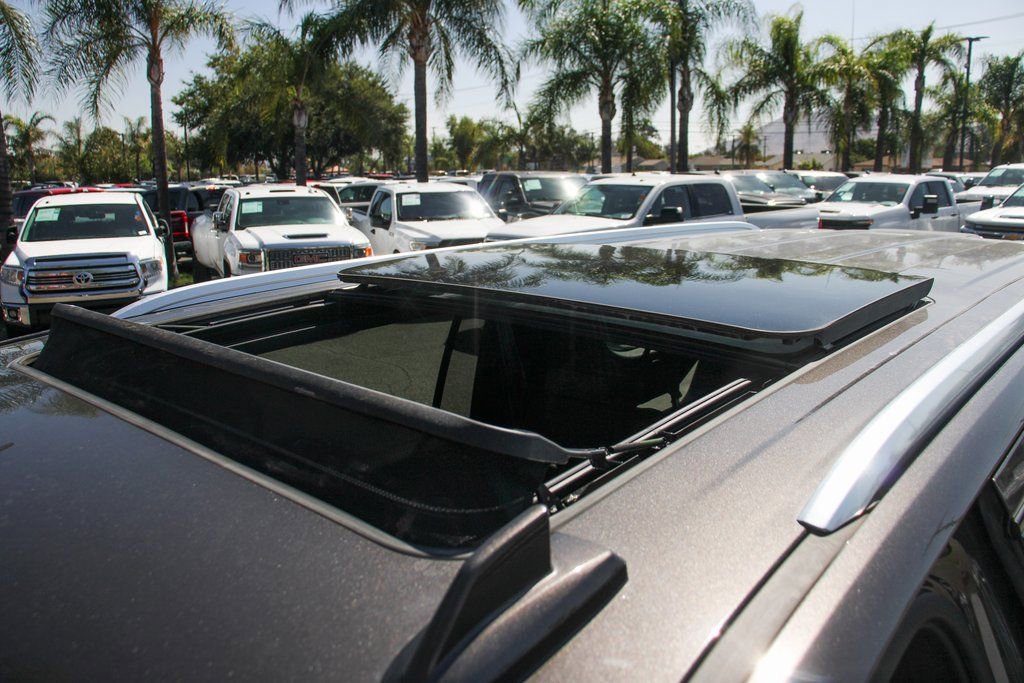 Used 2021 Chevrolet Suburban High Country w/ Premium Package image 31