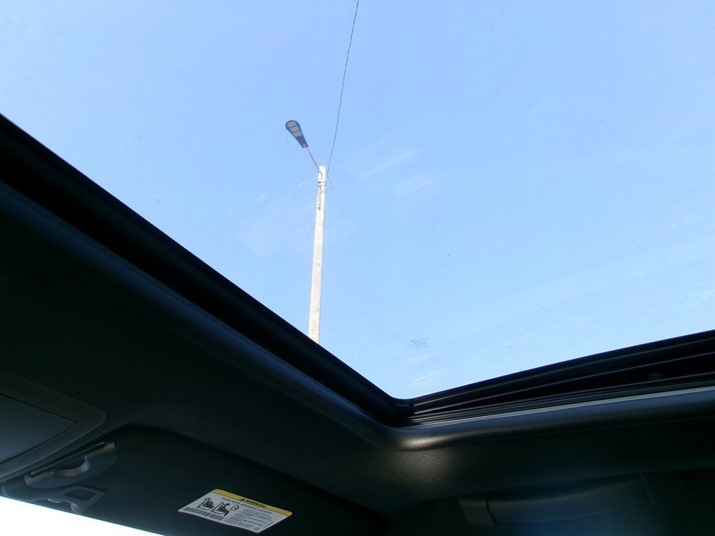 Used 2010 Dodge Challenger SE image 21