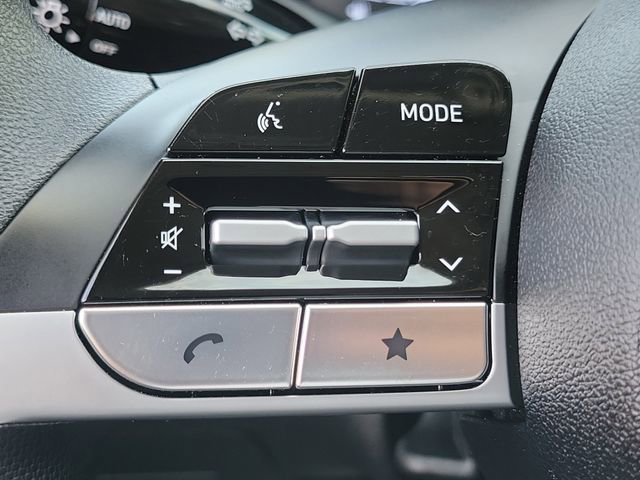 Certified 2025 Hyundai Elantra SE image 8