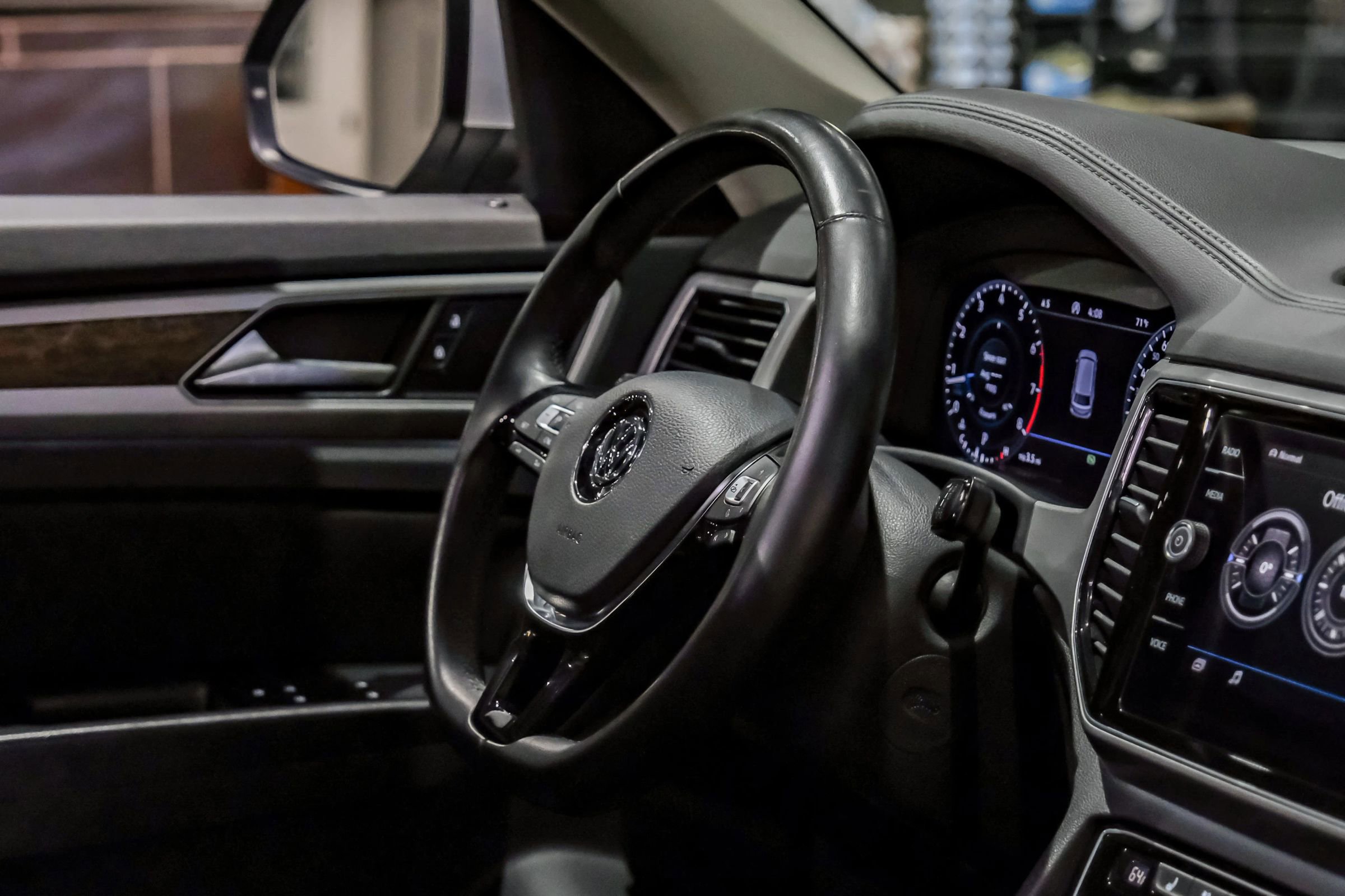 Used 2018 Volkswagen Atlas SEL Premium image 17