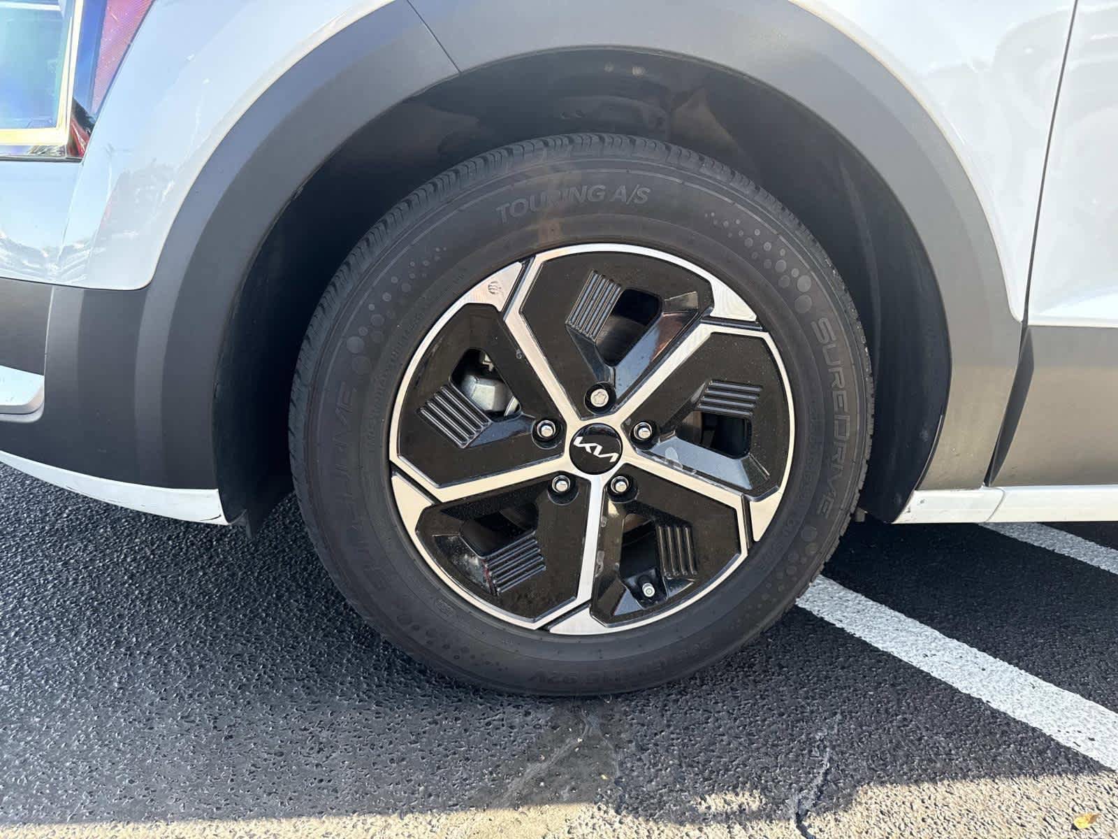 Used 2023 Kia Niro EX FWD image 10