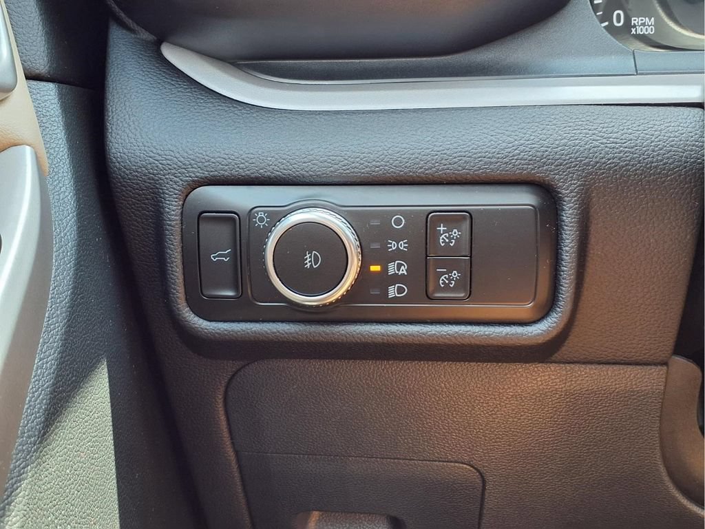 Used 2023 Ford Explorer XLT w/ Equipment Group 202A AWD/4WD image 11