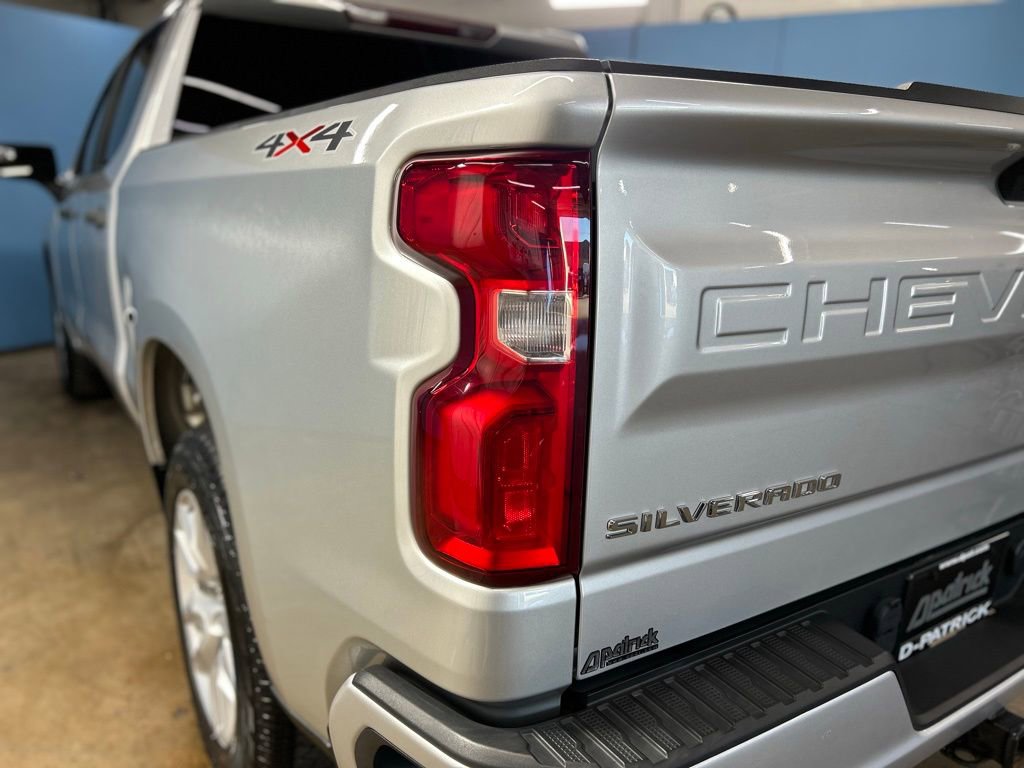 Used 2020 Chevrolet Silverado 1500 Custom w/ Custom Value Package AWD/4WD image 9