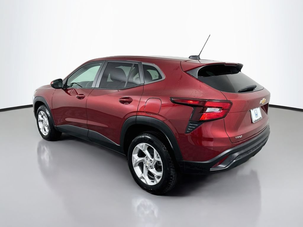 Used 2024 Chevrolet Trax LS w/ LS Convenience Package FWD image 7