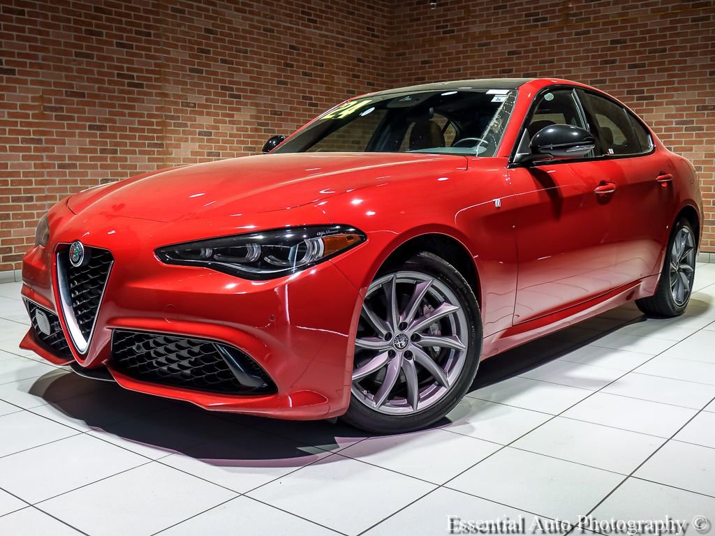 Used 2024 Alfa Romeo Giulia Ti w/ Active Assist Plus Package AWD/4WD image 2