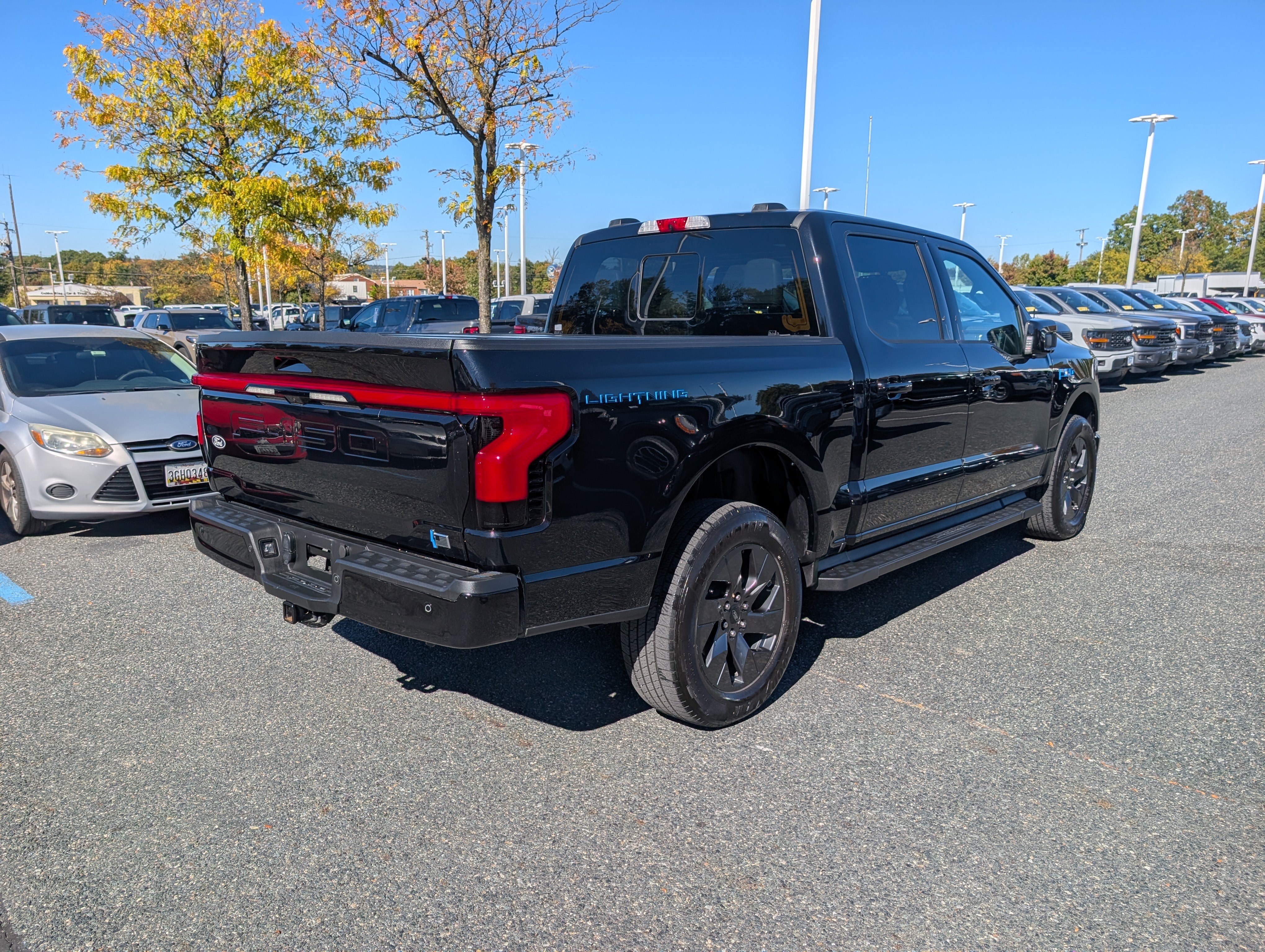 Used 2025 Ford F150 Lightning Lariat AWD/4WD image 4