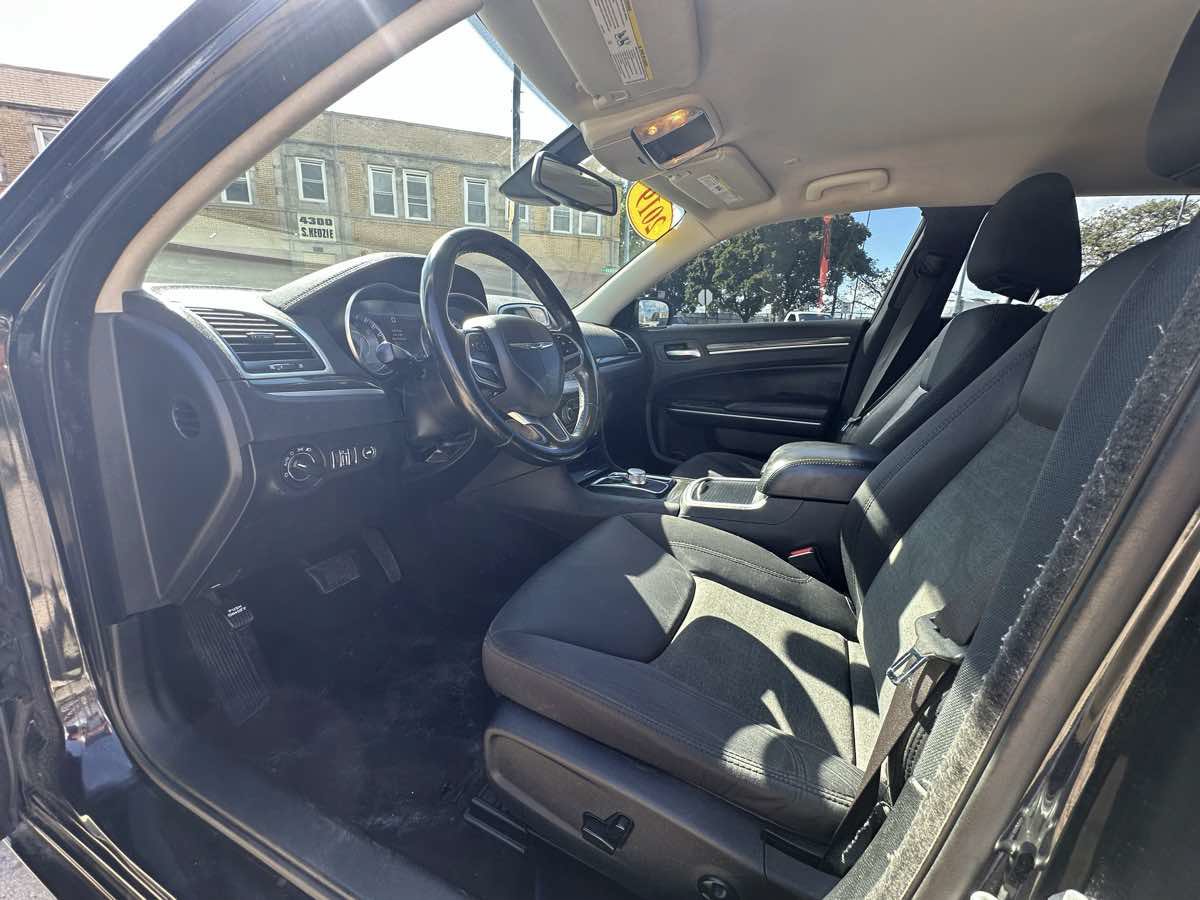 Used 2019 Chrysler 300 Touring w/ Sport Appearance Package RWD image 10