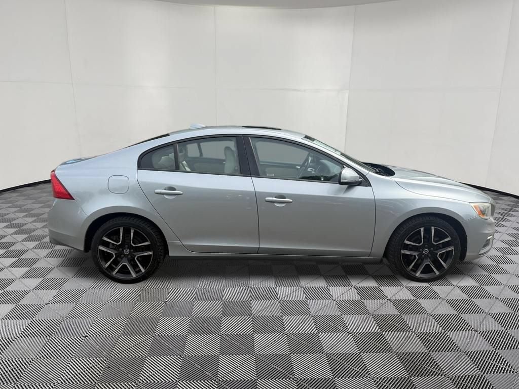 Used 2017 Volvo S60 T5 Dynamic FWD image 4