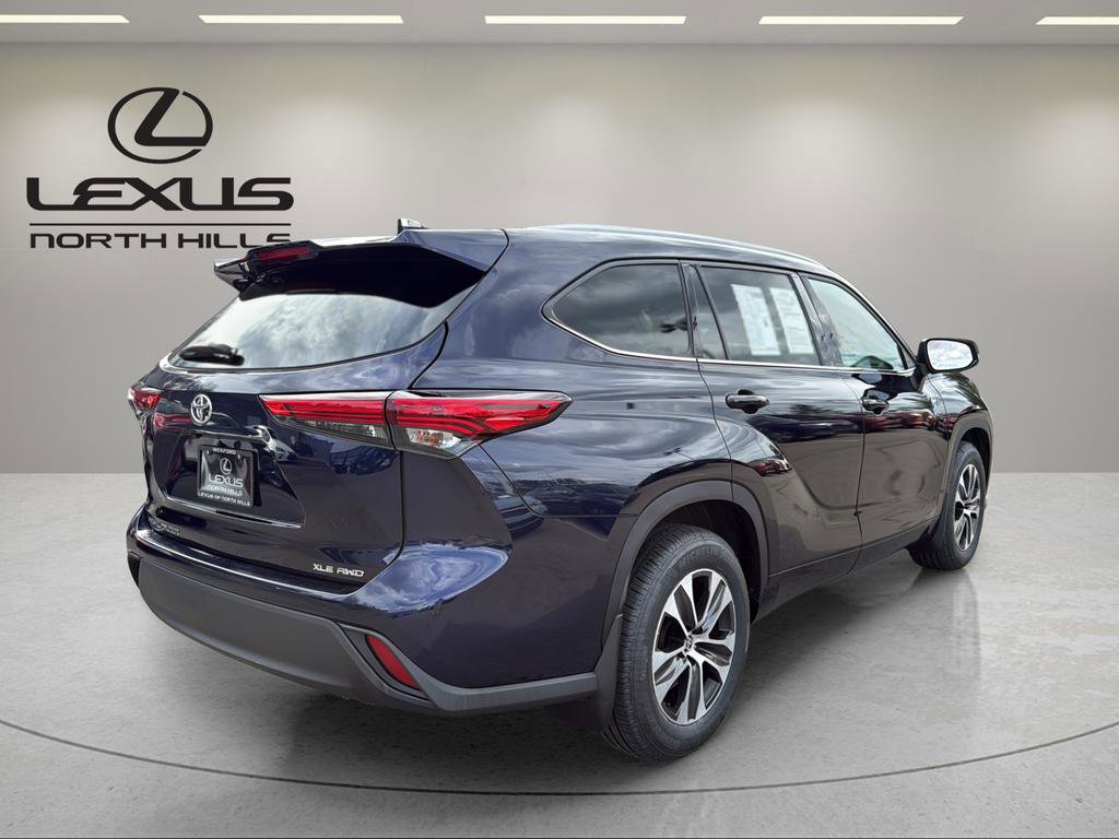 Used 2022 Toyota Highlander XLE image 6