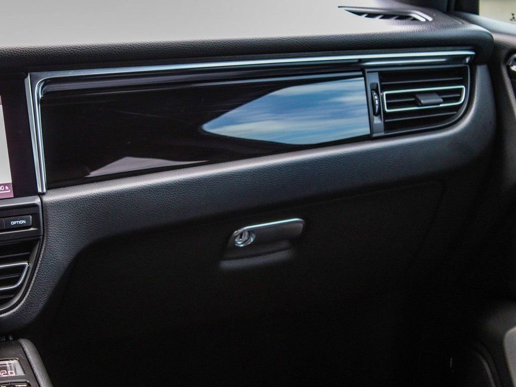 Used 2020 Porsche Macan image 17