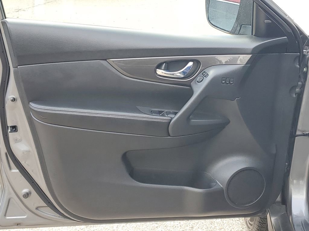 Used 2019 Nissan Rogue SV w/ Premium Package AWD/4WD image 8