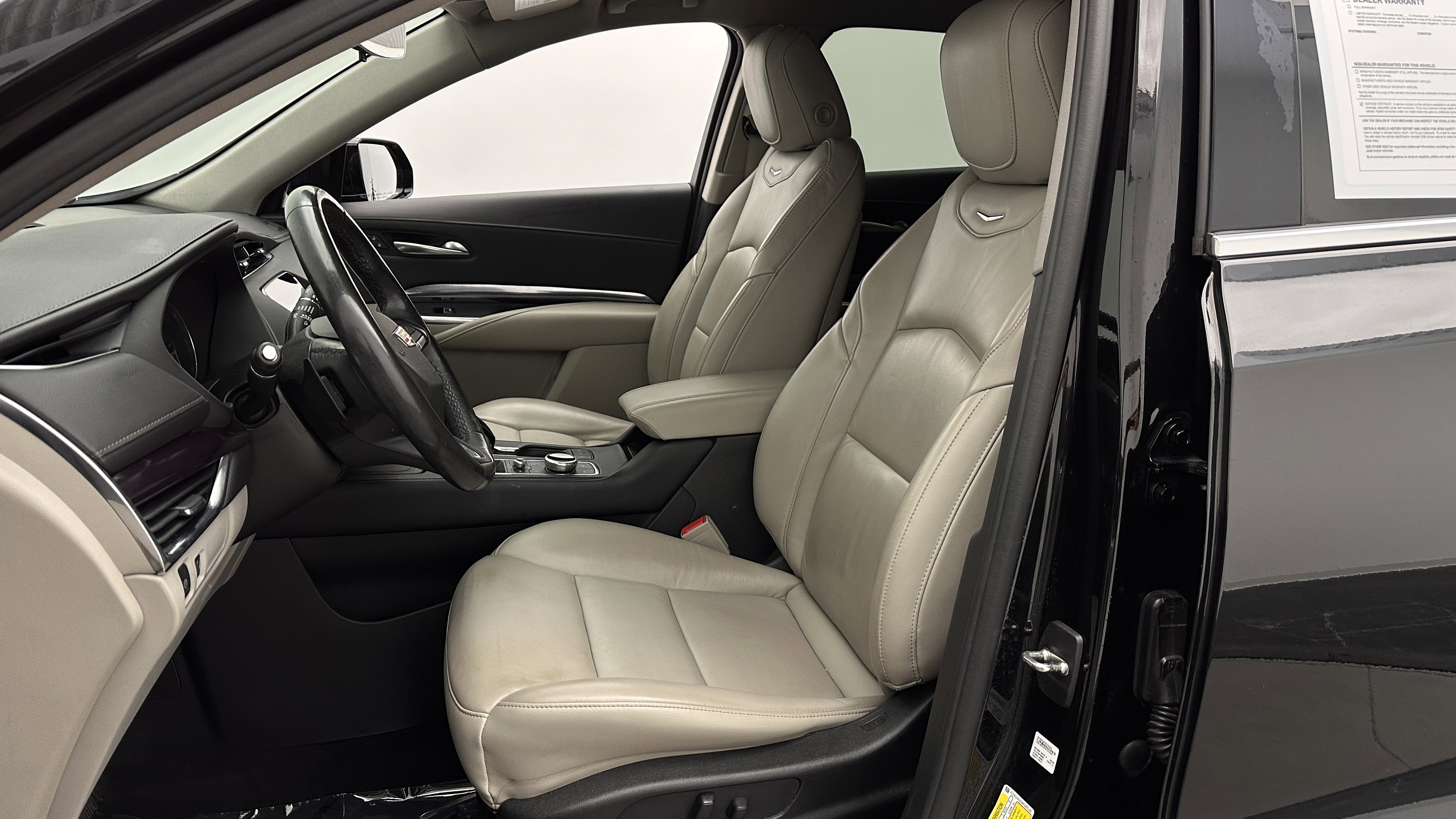 Used 2021 Cadillac XT4 Luxury w/ Cold Weather Package FWD image 13