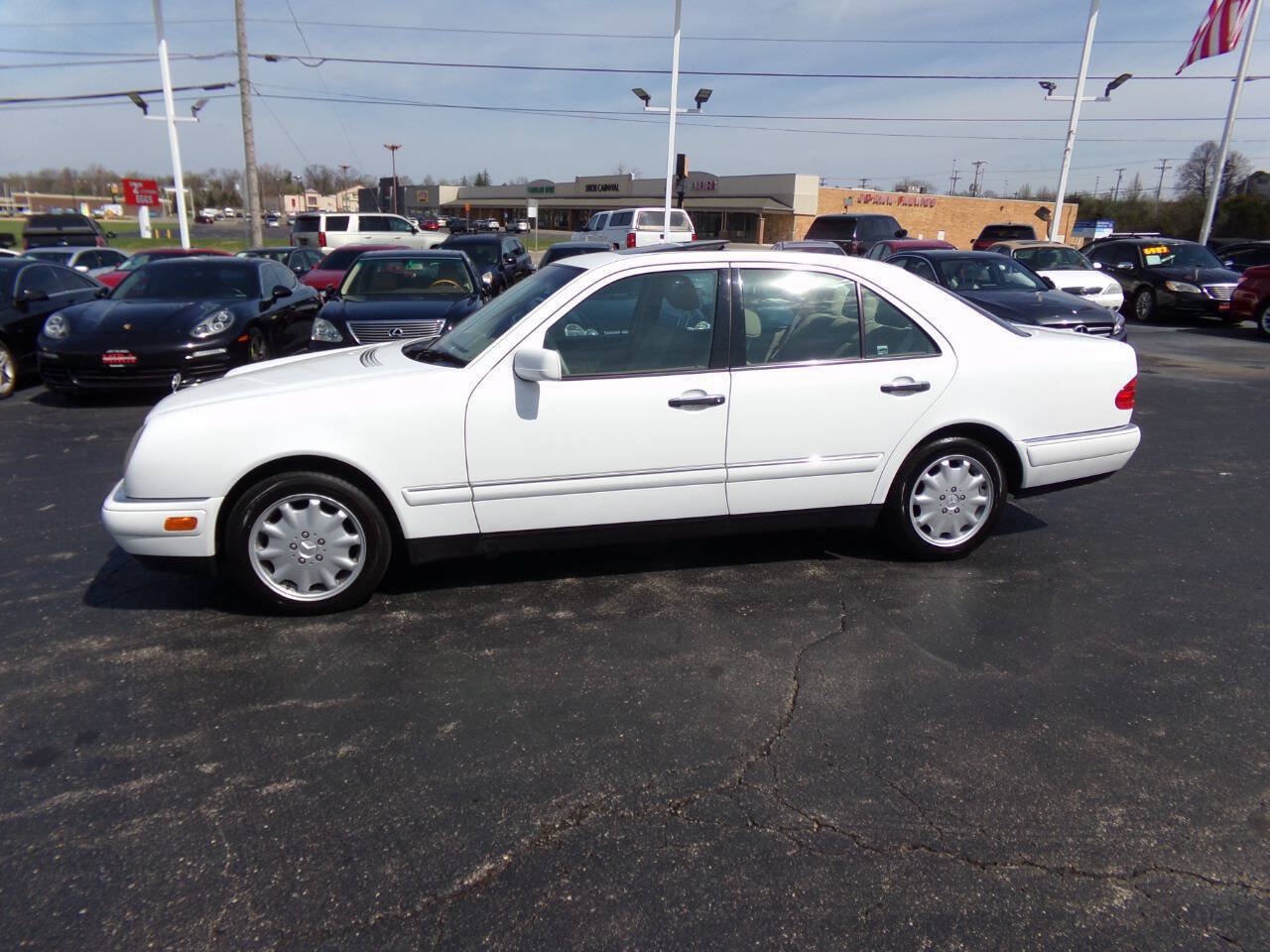 Used 1999 Mercedes-Benz E 320 Sedan w/ X2 Opt Pkg image 2