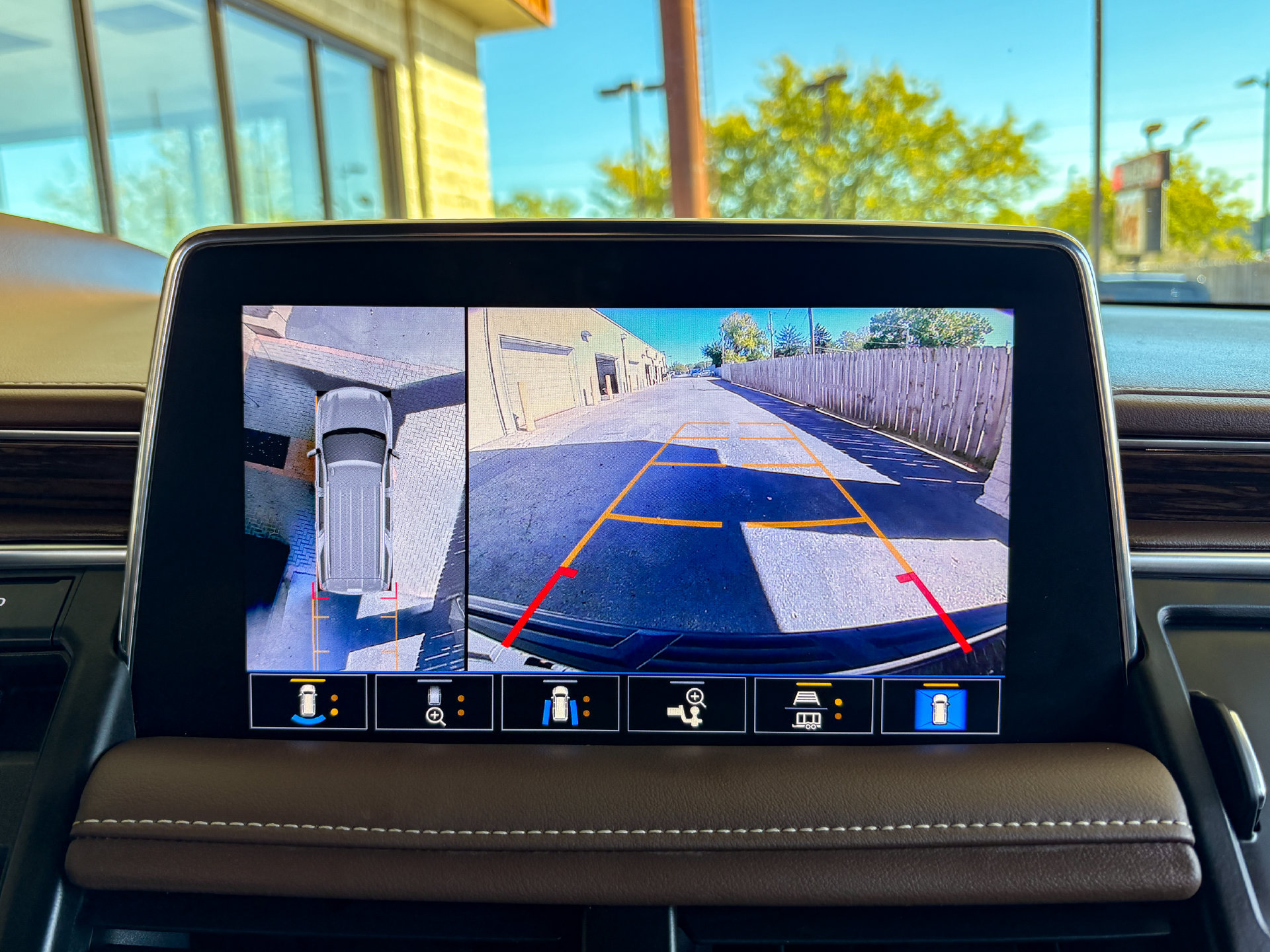 Used 2021 Chevrolet Tahoe High Country RWD image 21
