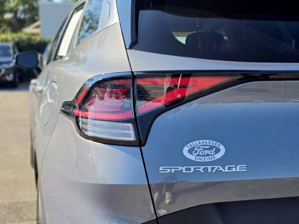 Used 2024 Kia Sportage EX FWD image 12