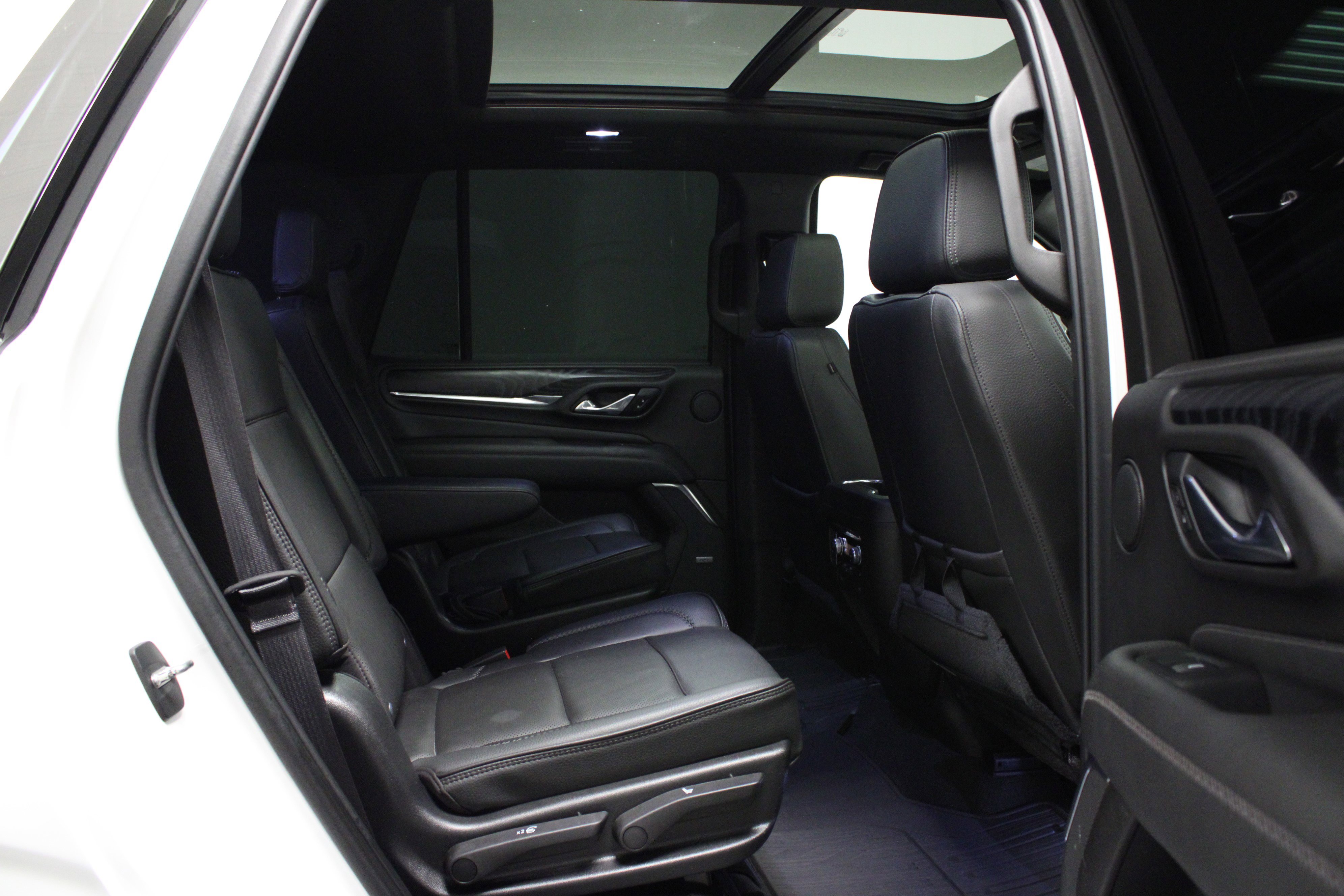 Used 2021 GMC Yukon Denali w/ Denali Premium Package image 16