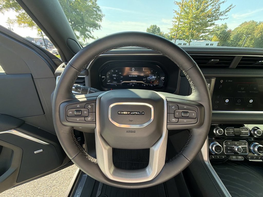 Used 2024 GMC Yukon Denali AWD/4WD image 18