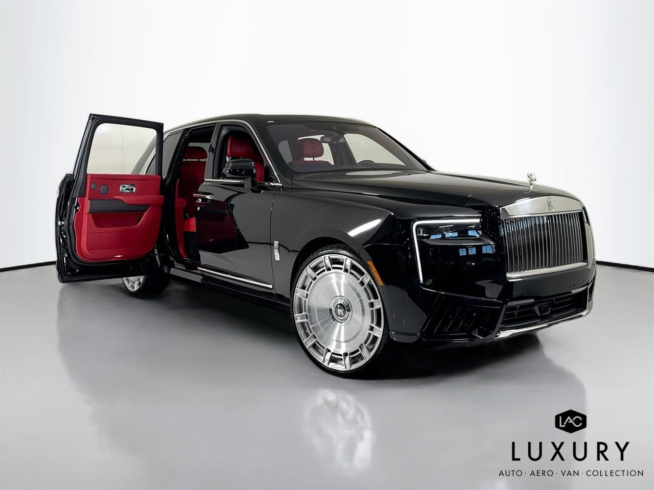 Used 2025 Rolls-Royce Cullinan image 4