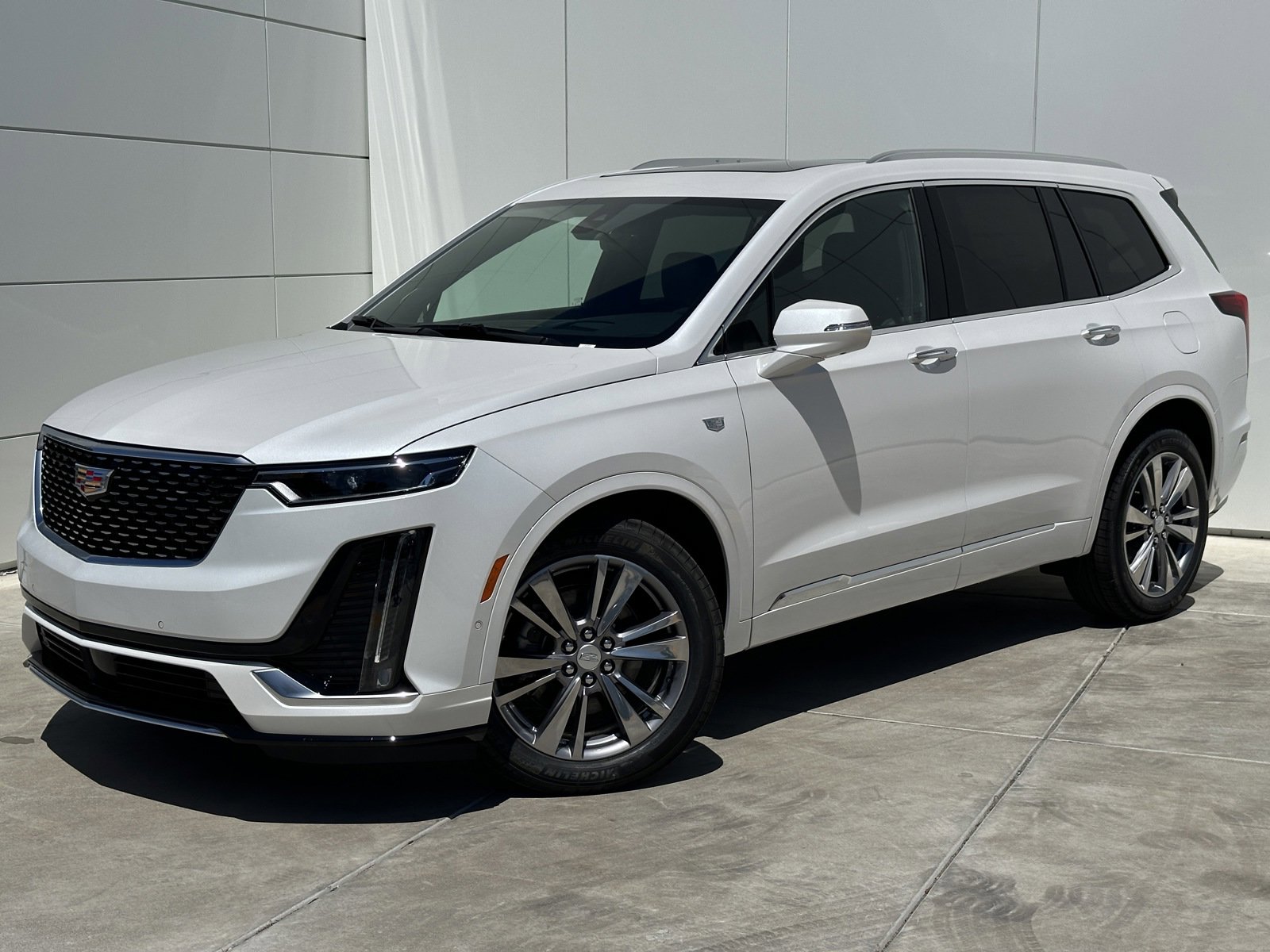 New 2025 Cadillac XT6 Premium Luxury w/ Platinum Package image 2