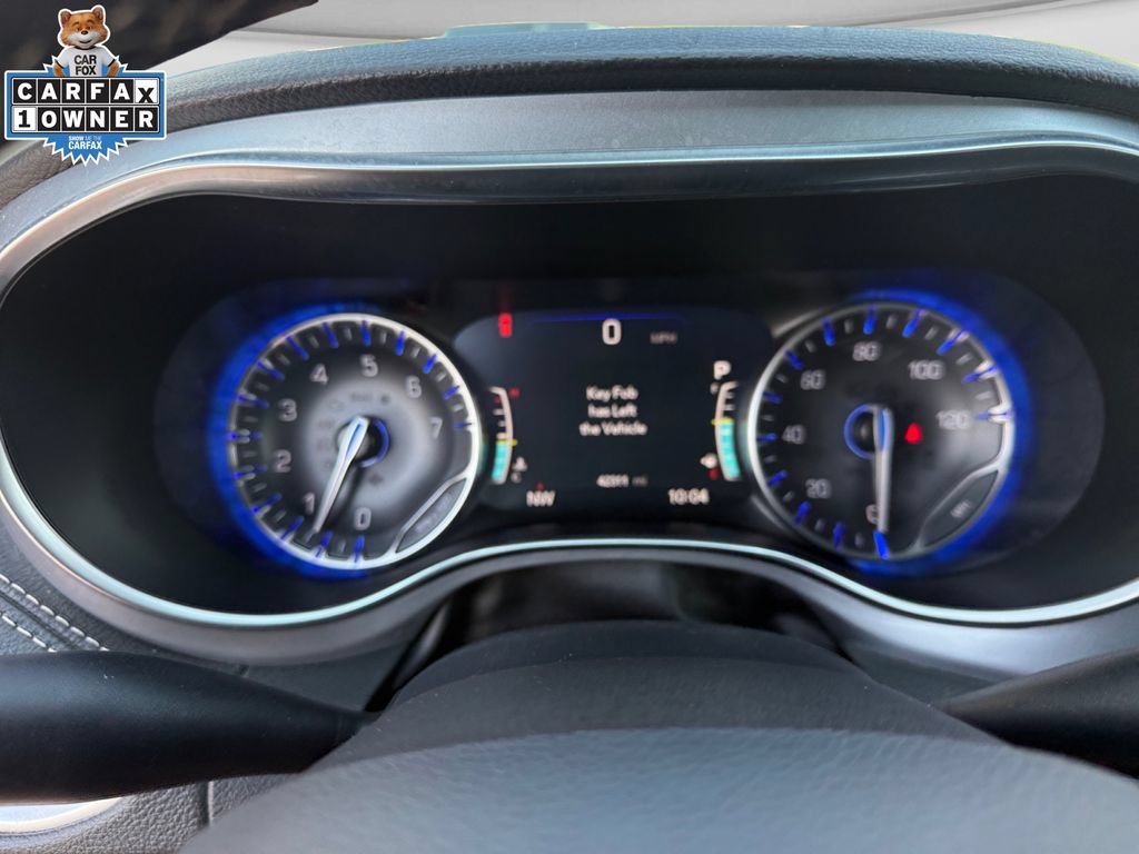Used 2025 Chrysler Pacifica Limited FWD image 24