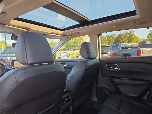 Used 2021 Nissan Rogue SV w/ Premium Package image 26