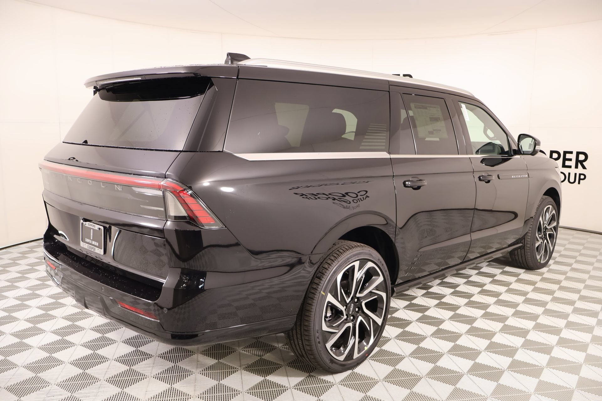 New 2026 Lincoln Navigator L Black Label AWD/4WD image 22