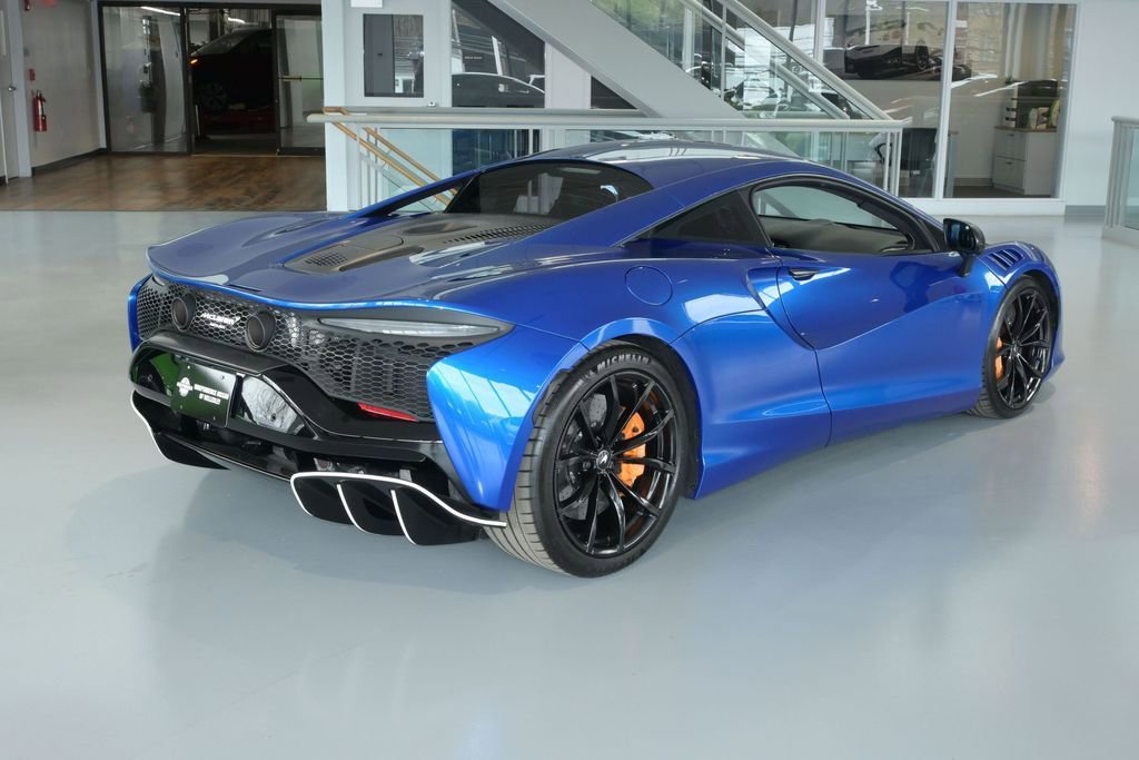 Used 2023 McLaren Artura RWD image 6
