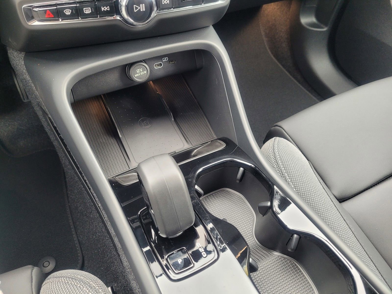 New 2026 Volvo EX40 Plus w/ Climate Package image 16