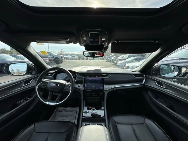 Used 2024 Jeep Grand Cherokee Limited image 2