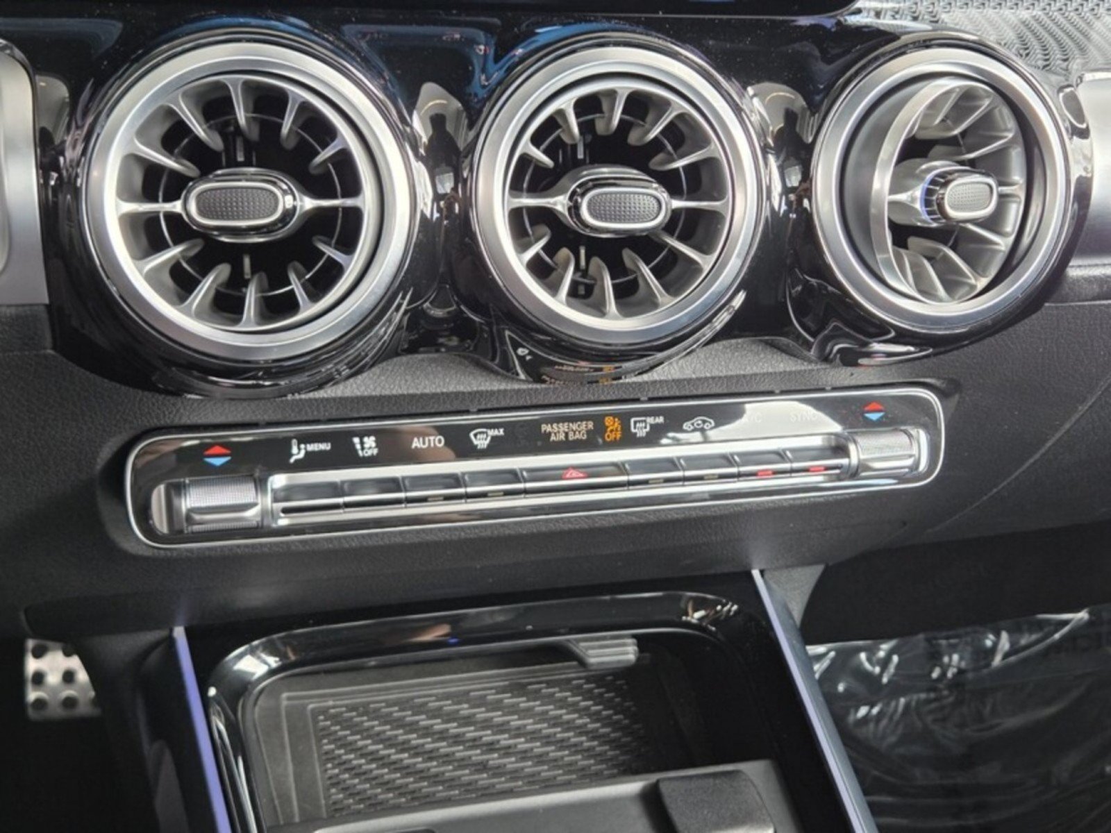 Certified 2026 Mercedes-Benz GLB 35 AMG 4MATIC image 32